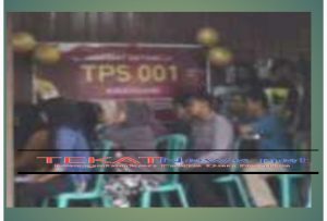 Masyarakat Desa Kinandang  Padati  TPS  Untuk Mencoblos