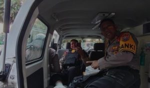 Demo Tolak UU TNI di Surabaya, Belasan Polisi Terluka Kena Lemparan Batu dan Petasan Saat Pengamanan
