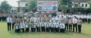 Kapolres Jombang Beri Penghargaan kepada 18 Anggota Berprestasi Dan Berdedikasi