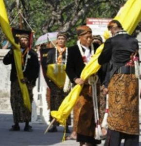 Kirab Pusaka dan Pawai Lintas Sejarah  Event Grebeg Suro 2025 Kabupaten Ponorogo .